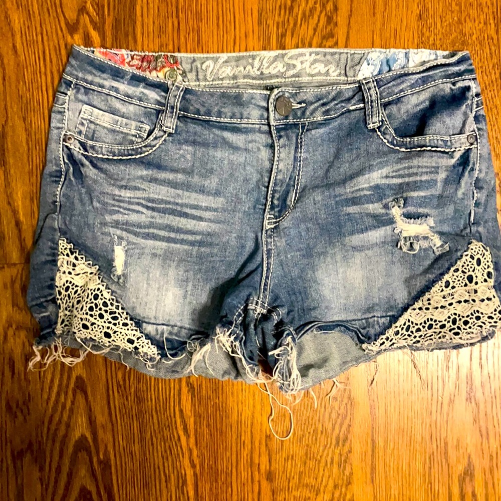 Vanilla Star, Lace Frayed Shorts